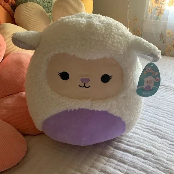 Sophie from the fuzzamallow collection from squishmallows